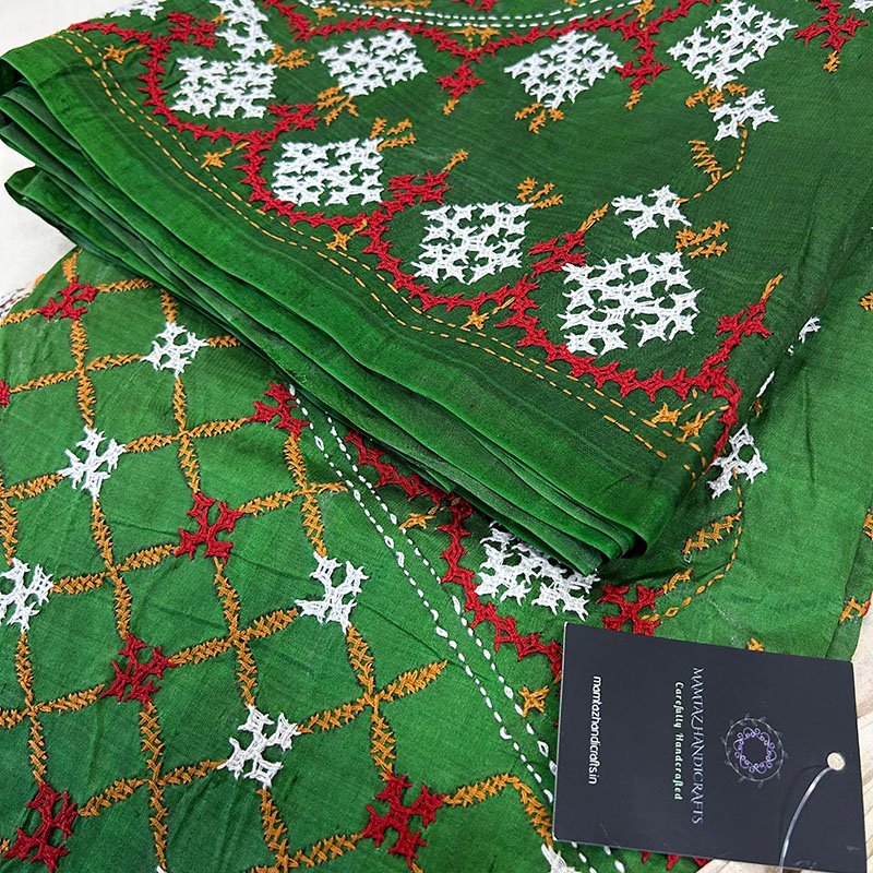 Elegant and Luxurious Pure Silk Saree | S30 5 Elegant and Luxurious Pure Silk Saree | S30 - Image 3