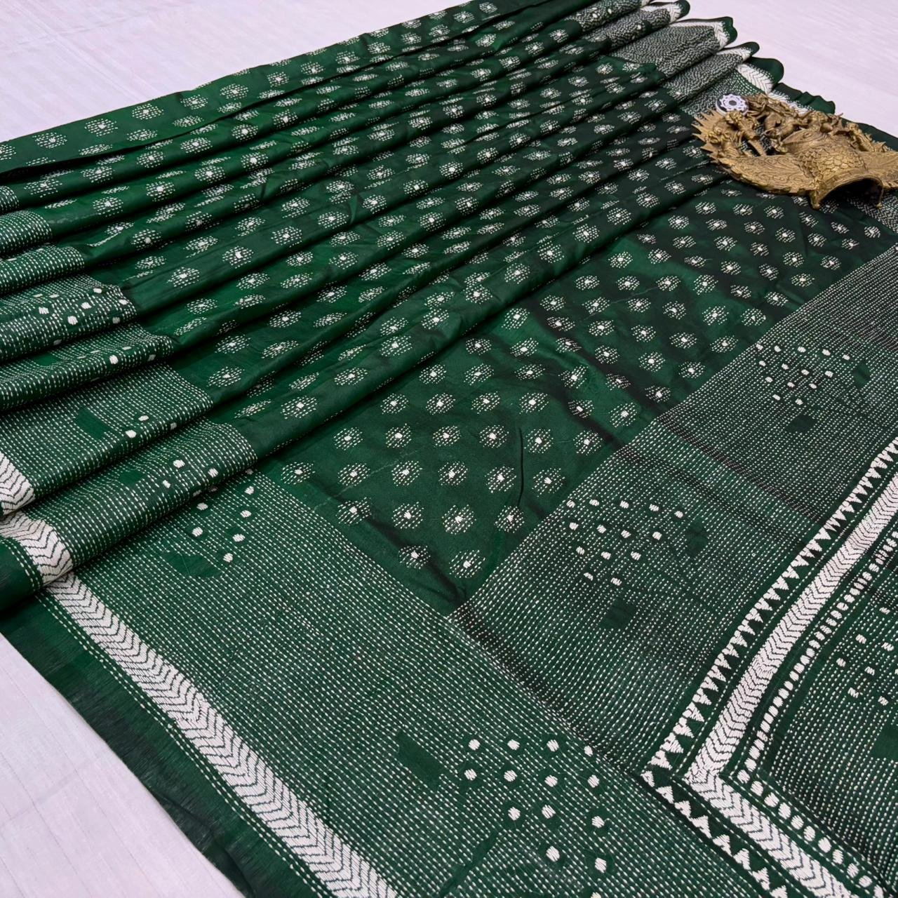 Bangalore Silk Saree - Elegance Redefined | S73 4 Bangalore Silk Saree - Elegance Redefined | S73 - Image 2